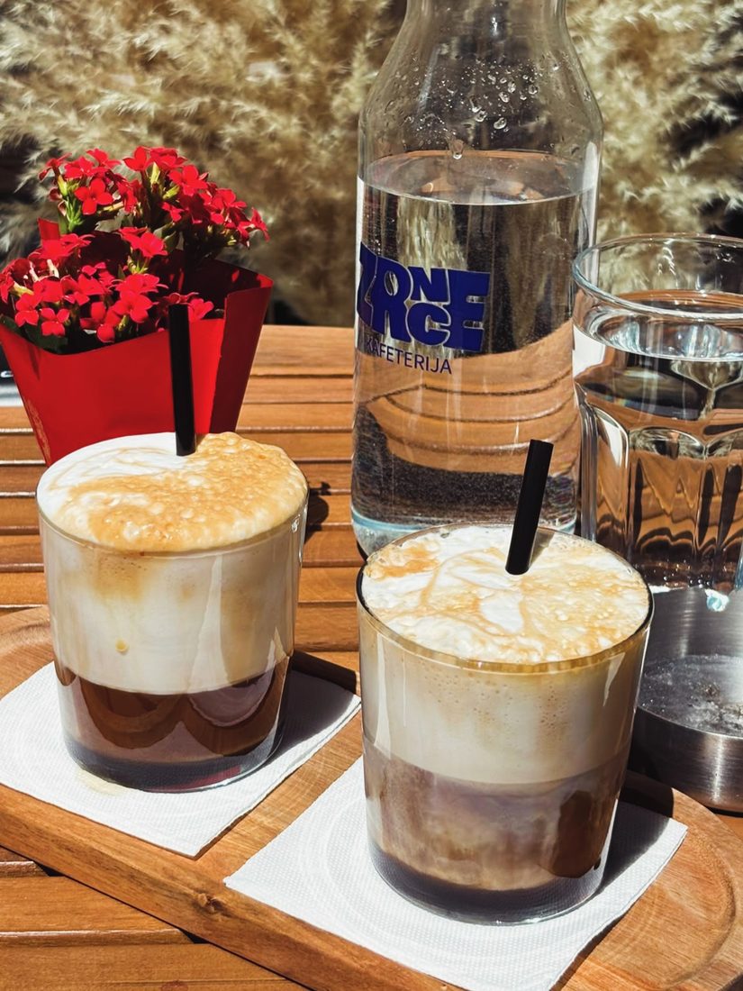 Ledene kafe sa mlečnom penom – Zrnce Kafeterija