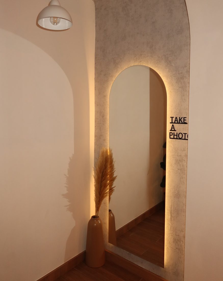 Lučni kutak za fotografisanje – enterijer Zrnce Kafeterije